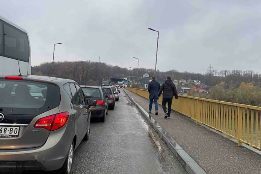 VUČIĆ IH ŠALJE: Kilometarske kolone na ulazu u BiH iz Srbije na dan prijevremenih izbora za predsjednika RS-a