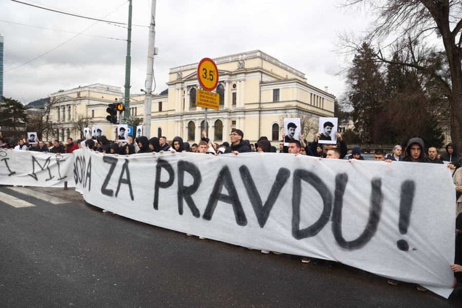 NAKON JUČERAŠNJE TRAGEDIJE: Za sutra zakazan novi protest ispred Zemaljskog muzeja u Sarajevu, evo kada počinje