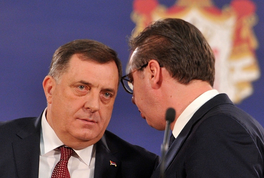 SRPSKI SVIJET U RUŠEVINAMA: Kako je Dodik, spasavajući sebe, srozao Vučića