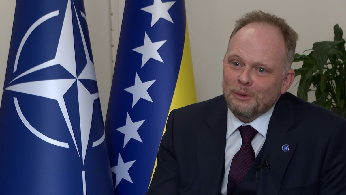 Hamilton poručio : NATO neće dozvoliti bezbjednosni vakuum u BiH, ali očekujemo veća izdvajanja za odbranu…