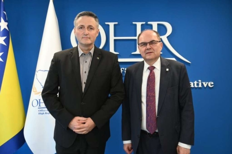 PREDSJEDAVAJUĆI PREDSJEDNIŠTVA BiH U ŠOKU: Denis Bećirović ima probleme usljed Schmidtove ostavke, evo o čemu je riječ