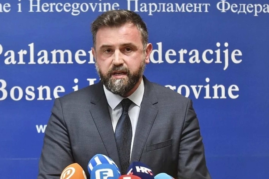 DENNIS GRATZ UPUTIO PRIJEDLOG IZMJENA POSLOVNIKA: Nema sjednice, nema isplate!