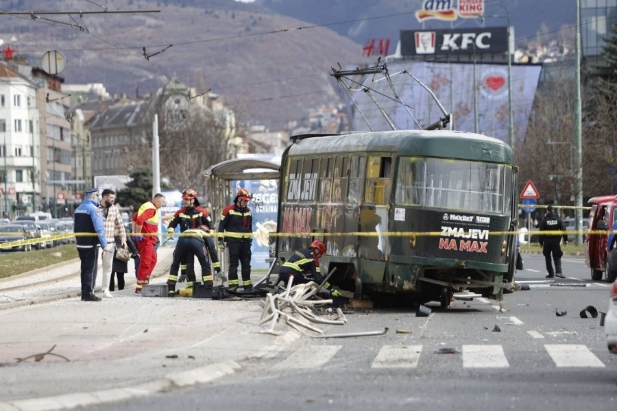 SDA SARAJEVO PROZVALA TROJKU: ‘Nakon tramvajske nesreće šutnja, ko upravlja kantonom?’