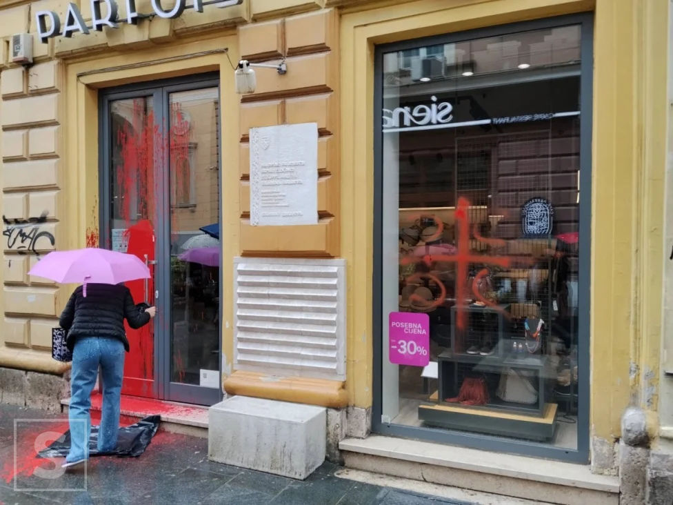 Građani Sarajeva u šoku: Centralna ulica išarana sa “4S”, poslovni objekti zaliveni crvenom bojom