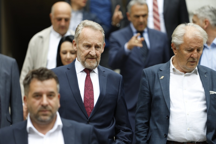 RUKOVODSTVO SDA DONIJELO ZAKLJUČKE: ‘Prepisali su više od 700.000 kvadrata državne imovine u Hercegovini, hitno se traže krivične prijave u Mostaru, a što se tiče Dodikovog režima…’