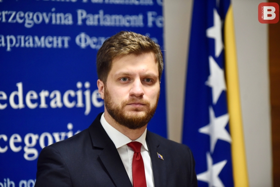 MODA PO MJERI BUDŽETA: Čengić se počastio kravatama od 10.000 KM na račun građana