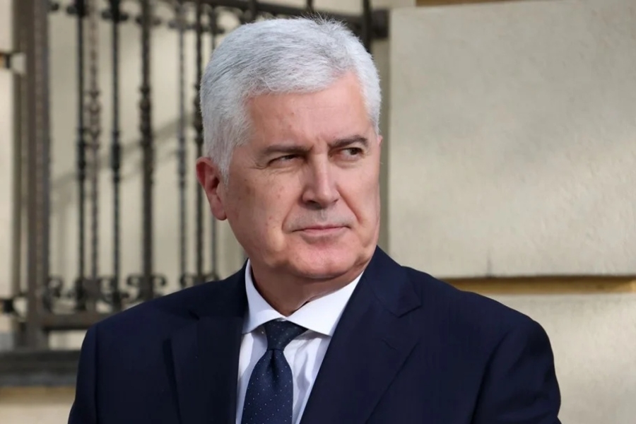 PROCURILA FOTOGRAFIJA SKRIVANA SKORO 40 GODINA: Dragan Čović s delegacijom Komunističke partije polaže cvijeće na partizanskom spomeniku?