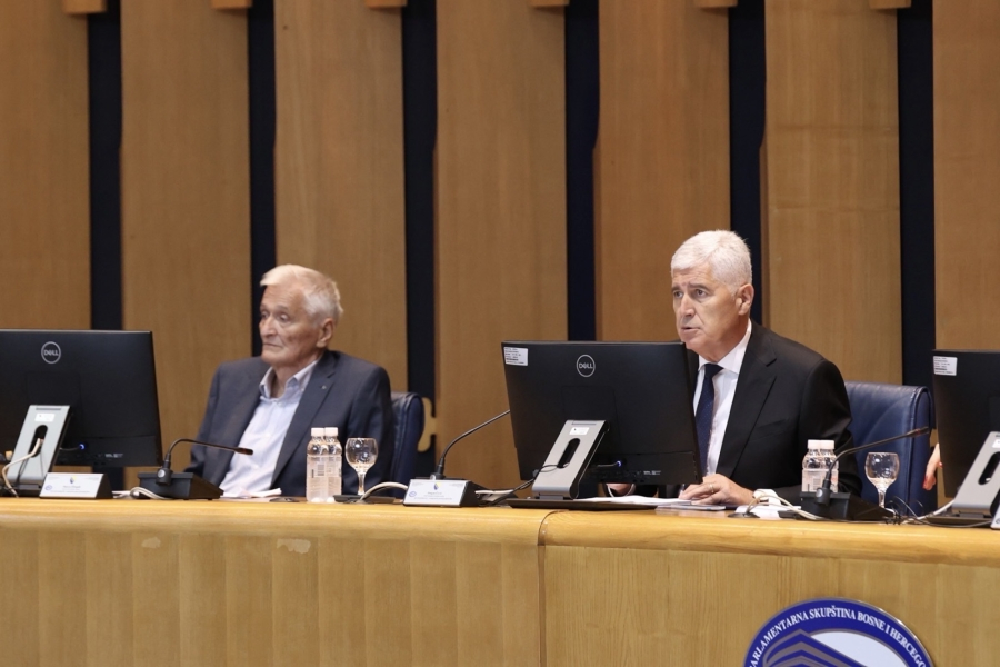 BURNA SJEDNICA DOMA NARODA: Osam delegata tražilo smjenu Čovića, on ih izignorisao…