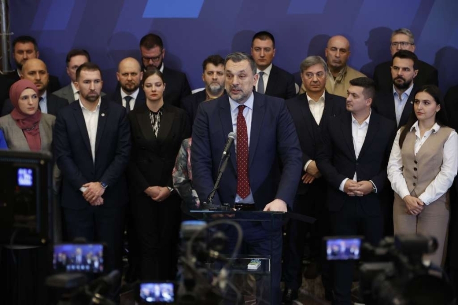 OŠTRA REAKCIJA IZ NiP-a NA ČOVIĆEVE IZJAVE O RELAKSACIJI ODNOSA SA SDA: Šta je Izetbegović obećao iza zatvorenih vrata i zašto šuti? Imaju pitanje i za Komšića…