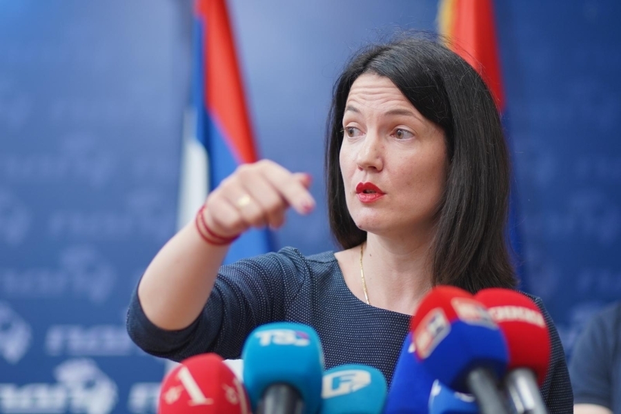 JELENA TRIVIĆ U NEVJERICI: Zar je moguće da su državljani Srbije nepoželjni u Crnoj Gori?