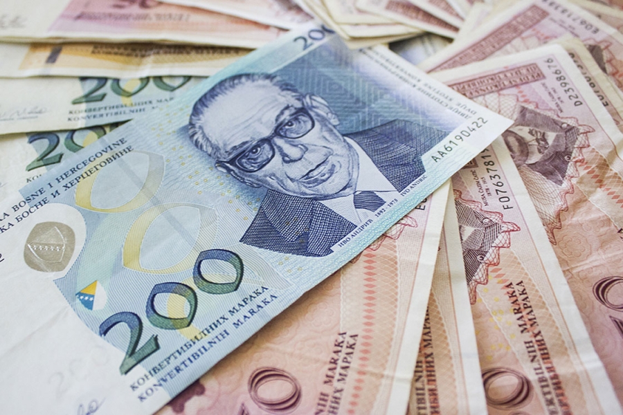 PENZIONERI ČASTE POŠTARE: Počela isplata mirovina za maj, najniža iznosi…