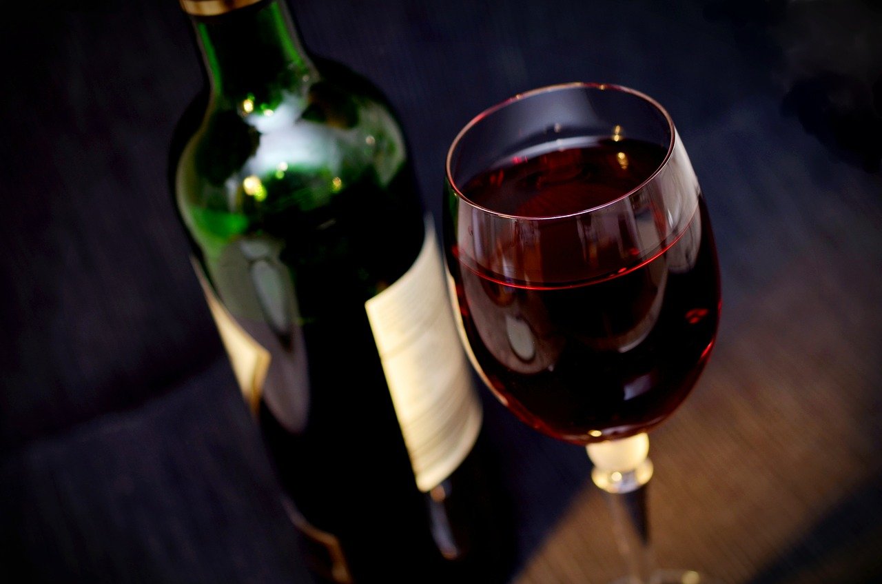 DA LI STE ZNALI: Čaša crnog vina ima isti efekat kao sat vremena u teretani
