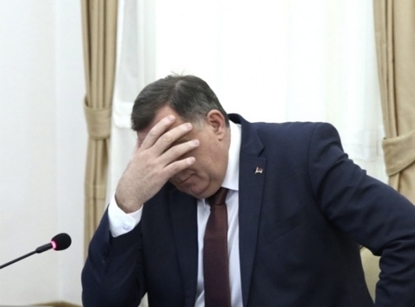 MUK U LAKTAŠIMA: Milorad Dodik manji od makovog zrna, nakon imenovanja Amerikanca za vršioca dužnosti visokog predstavnika…