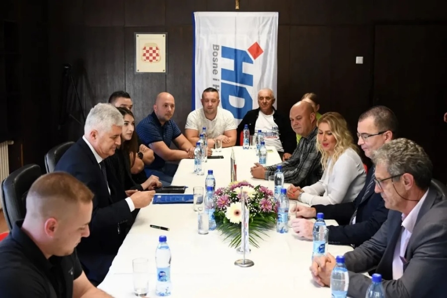 SVE DUBLJI RASKOL U HDZ-u BiH: Ostavku podnio i predsjednik …