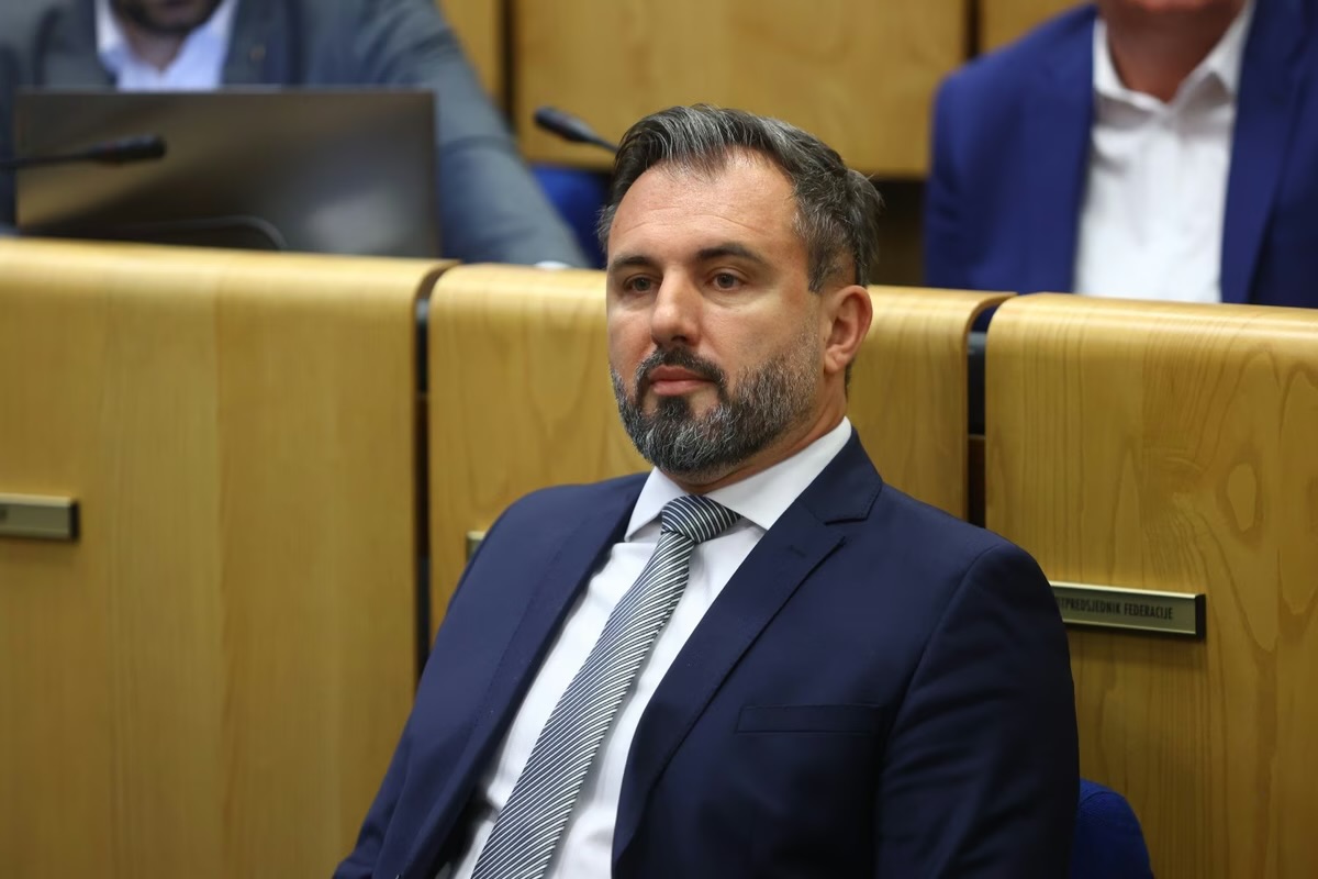 Stojanović: Izjednačavanje zastave Armije RBiH s ustaškim simbolima predstavlja prekrajanje historije…