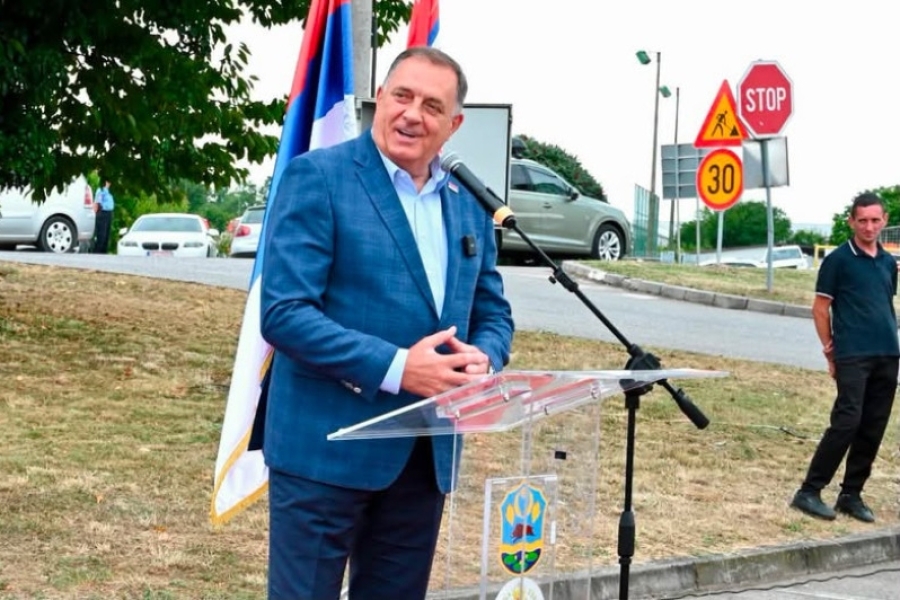GOSPODAR PRAZNIH SELA: Mit o vođi i stvarnost koja odlazi