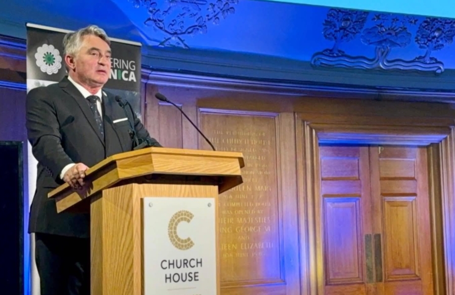 KOMŠIĆEVA PORUKA SA KOMEMORACIJE U LONDONU: ‘Mir bez pravde je samo pauza prije novog sukoba, padamo na moralnom testu od Srebrenice do Gaze’