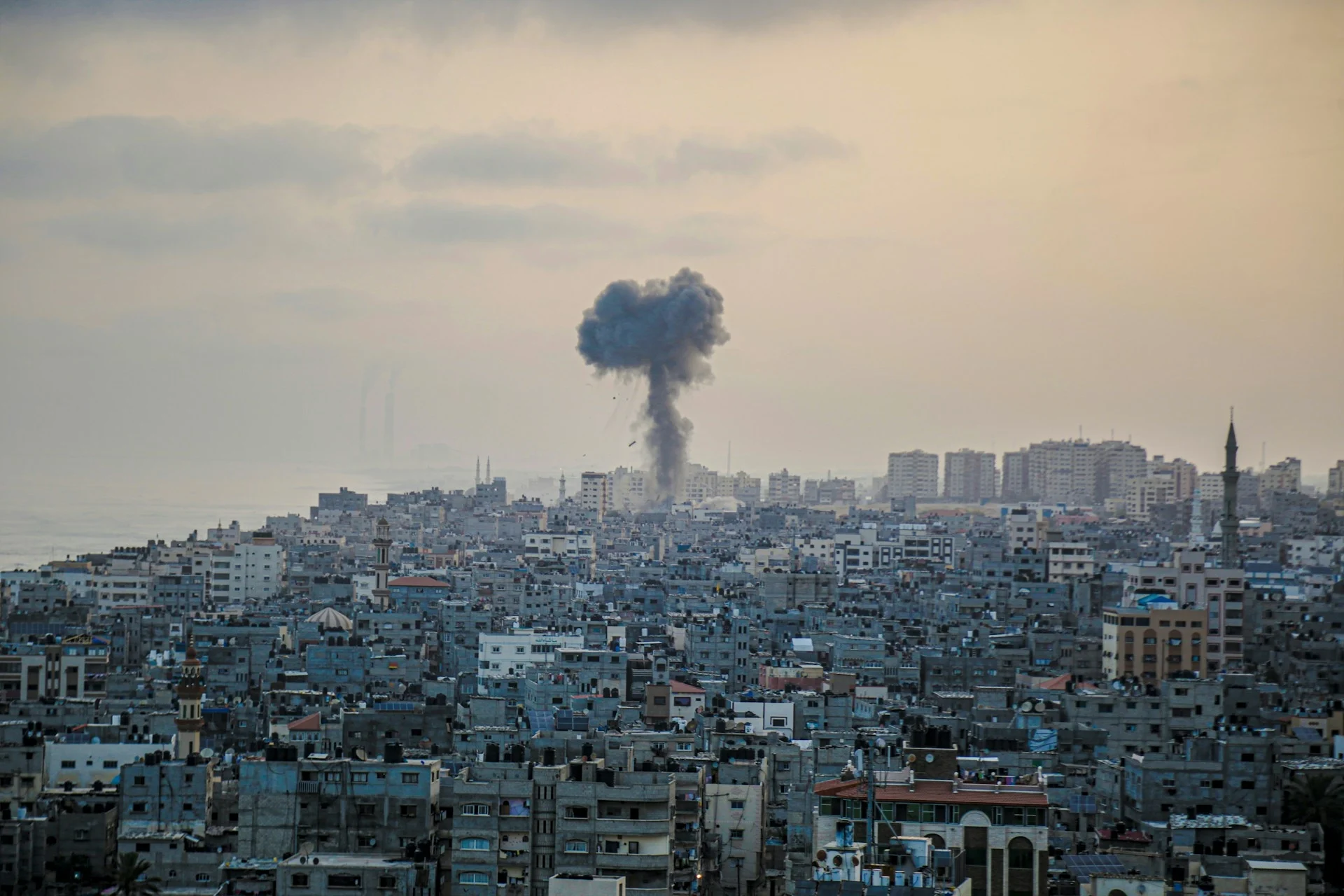 Izrael dronom napao Palestince okupljene tokom dženaze u Gazi