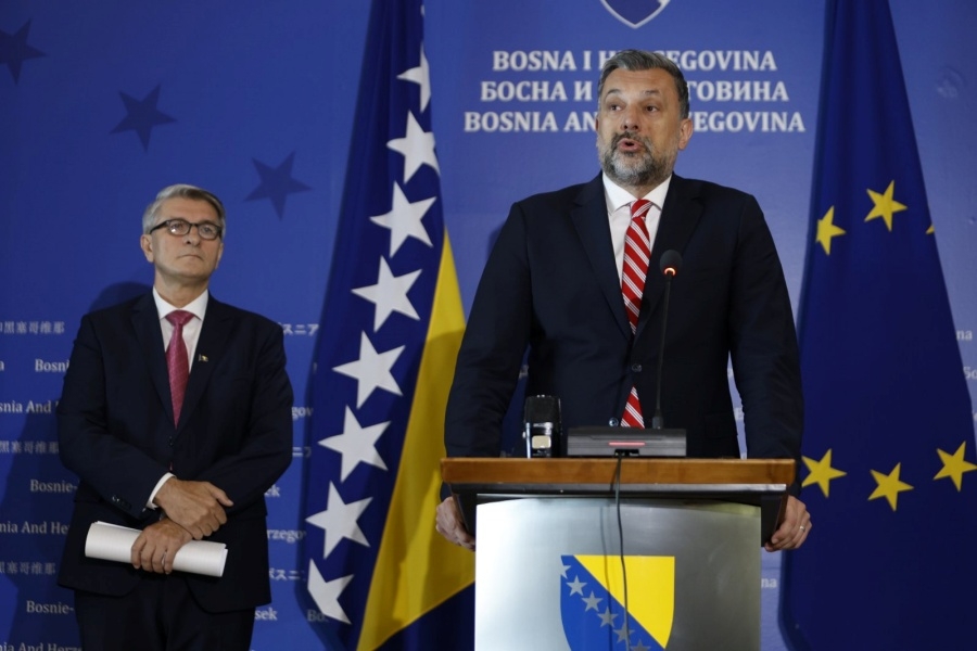 “PRITISCI SUSJEDA I ZLOUPOTREBA KONSTITUTIVNOSTI”: Konaković i Mehmedović poslali oštre poruke o zastupljenosti u institucijama BiH…