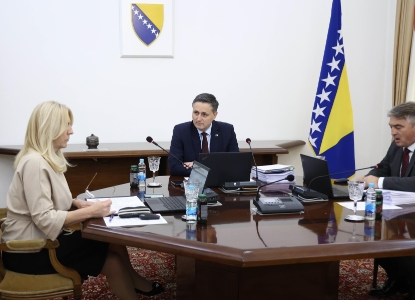 BURNO U SARAJEVU: Članovi Predsjedništva BiH podnose apelaciju Ustavnom sudu Bosne i Hercegovine…
