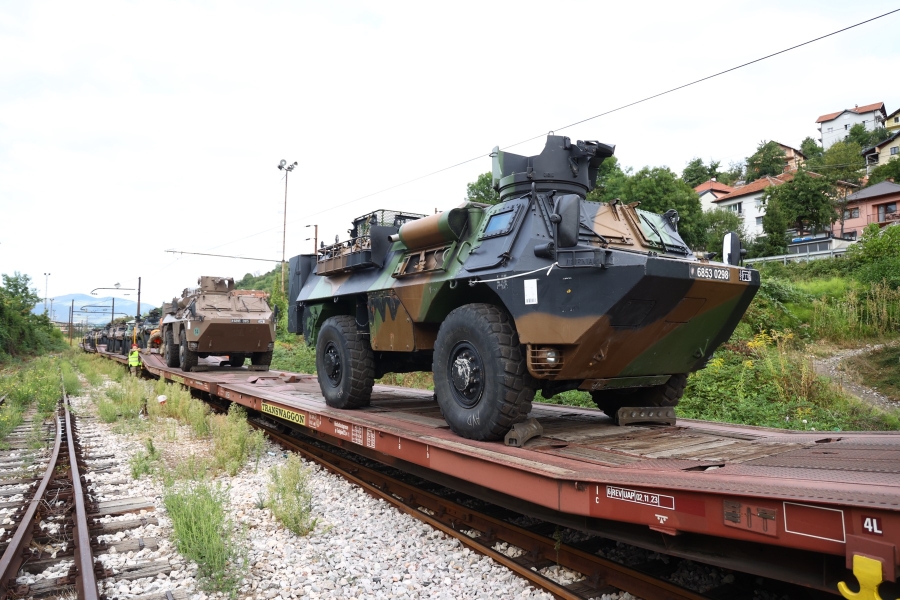 ‘SM’ NA LICU MJESTA / STIGLE JAKE SNAGE EUFOR-a: Francuska vojna vozila željeznicom dopremljena u Sarajevo…
