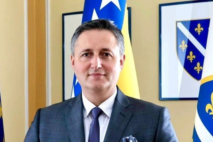 PRODAJE LI BEĆIROVIĆ NARODU MAGLU: Nema NATO i EU puta, uoči izbora na bosanskim putevima