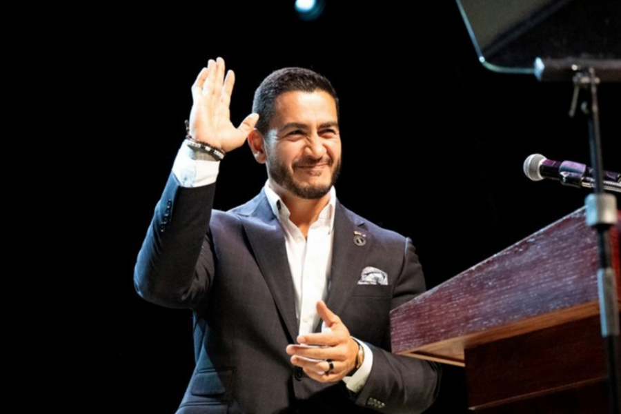 PRVI MUSLIMAN U HISTORIJI AMERIKE NA KORAK DO SENATA: Abdul El-Sayed srušio favoritkinju establišmenta, Trump se odmah oglasio