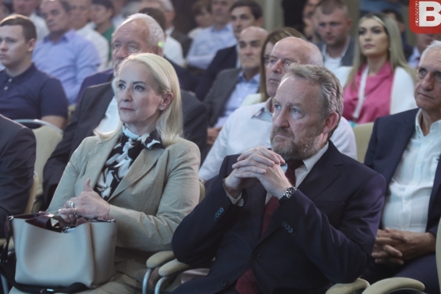 ‘POLITIČKA MOĆ NIJE IZNAD ZAKONA’: SDA nakon presude u korist Sebije Izetbegović prozvala Trojku