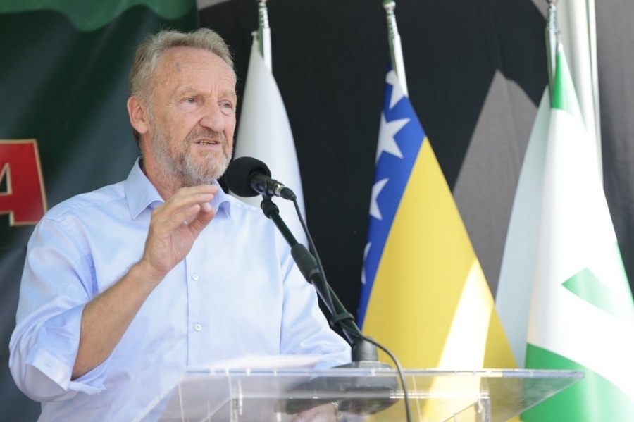 BAKIR IZETBEGOVIĆ U NEVJERICI: ‘Naš položaj u svijetu je nikakav, ne sjedimo za pregovaračkim stolom. Mi smo na stolu, kao pacijent…’