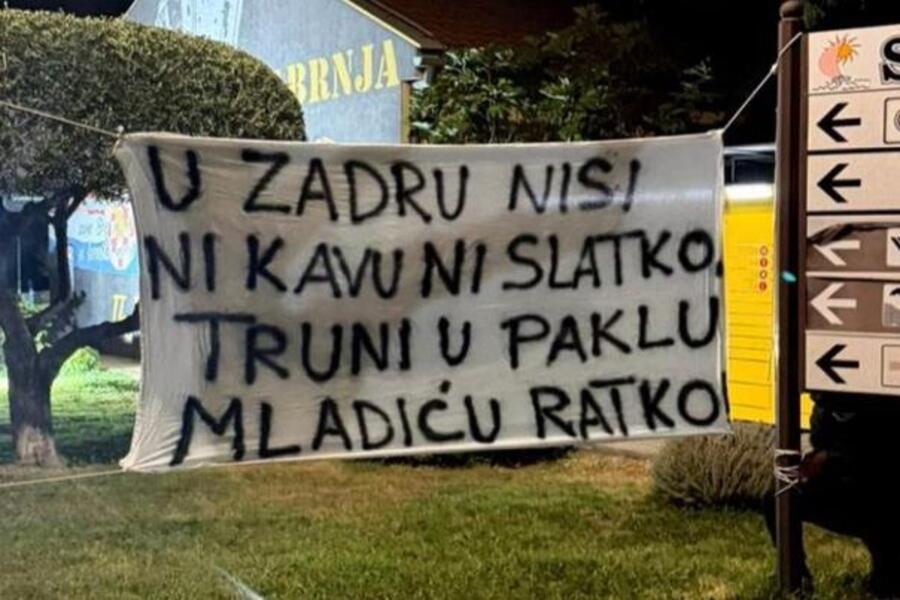 HRVATI POSLALI PORUKU ZLOČINCU: ‘U Zadru nisi ni kavu ni slatko, truni u paklu, Mladiću Ratko’