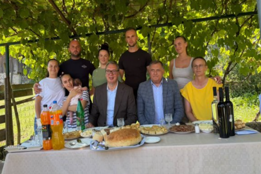 SVJESNA PROVOKACIJA PREDSJEDNIKA SRBIJE: Vučić promašio naziv entiteta, a ime države prešutio (VIDEO)