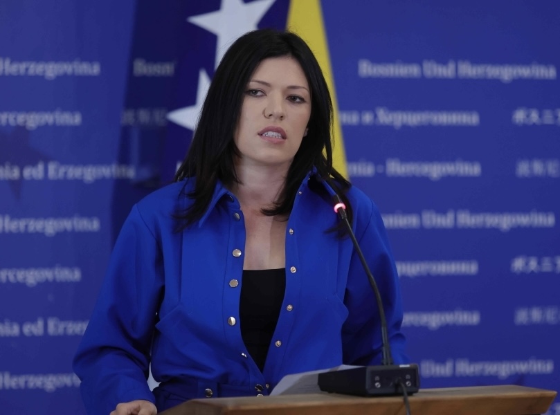 KAZNA ZA PREURANJENU KAMPANJU: CIK BiH udario na SNSD, pokrenut postupak protiv Sanje Vulić…