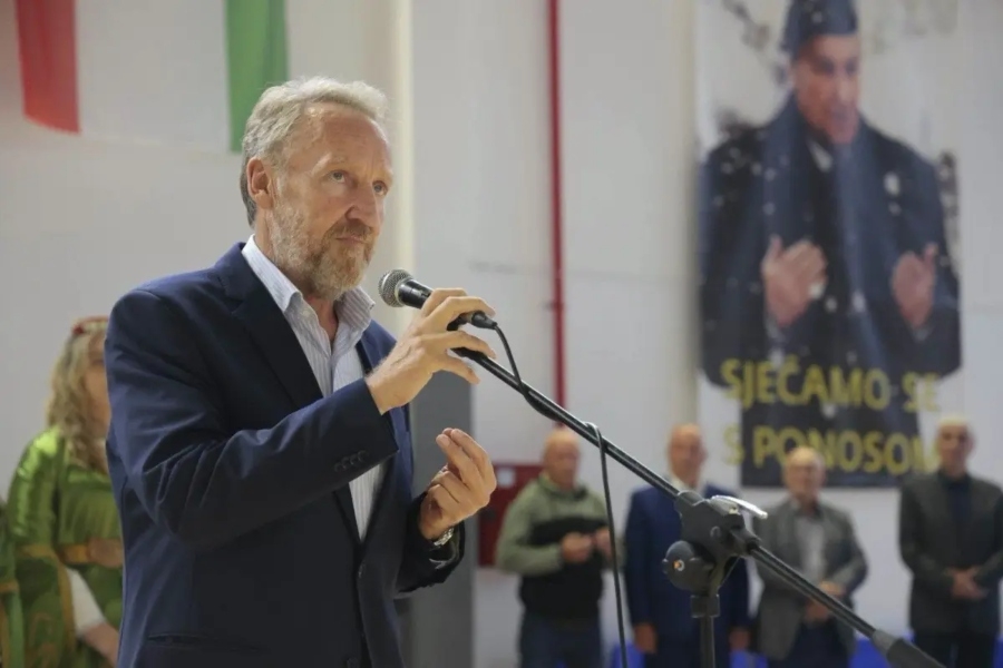 BAKIR IZETBEGOVIĆ PORUČIO IZ TRAVNIKA: “Ukoliko se patrioti ne ujedine, u pitanje će biti dovedena i sama država”