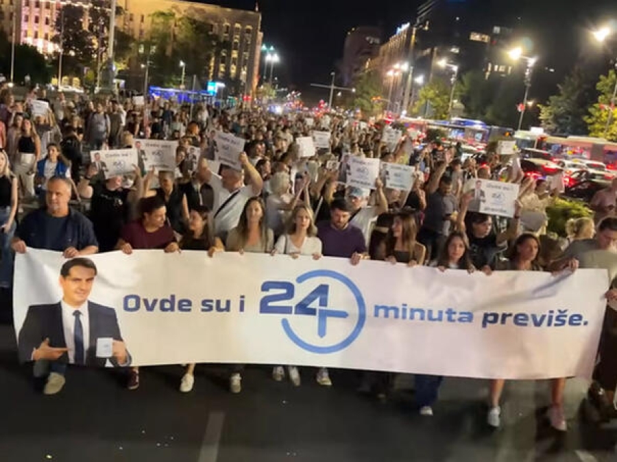 PROTEST ZBOG UKIDANJA EMISIJE: Zoran Kesić izveo hiljade ljudi na ulice Beograda (VIDEO)
